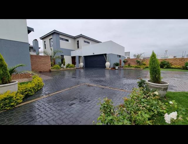 3 BEDROOM HOUSE FOR SALE IN THATCHFIELD